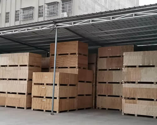 The outdoor bathtubs we produce are packed in wooden boxes, so you can enjoy a comfortable bath out of the box.