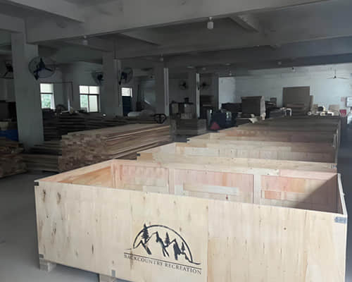 The outdoor bathtubs we produce are packed in wooden boxes, so you can enjoy a comfortable bath out of the box.