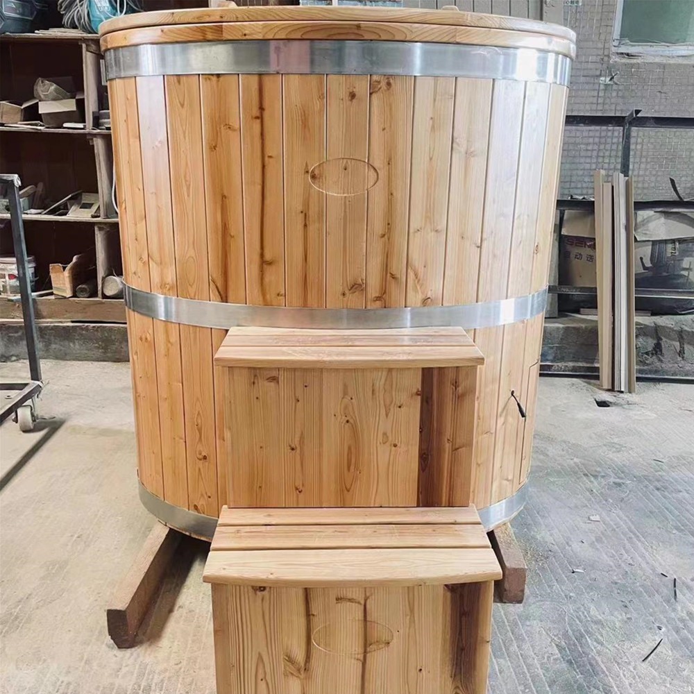 Thermostatic outdoor bath tub