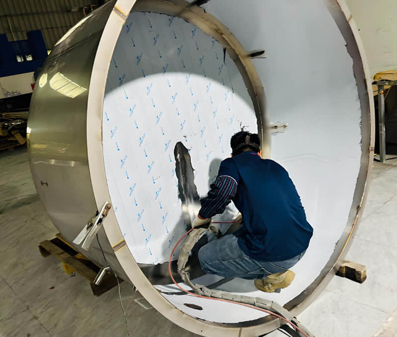 Welded stainless steel bathtub
