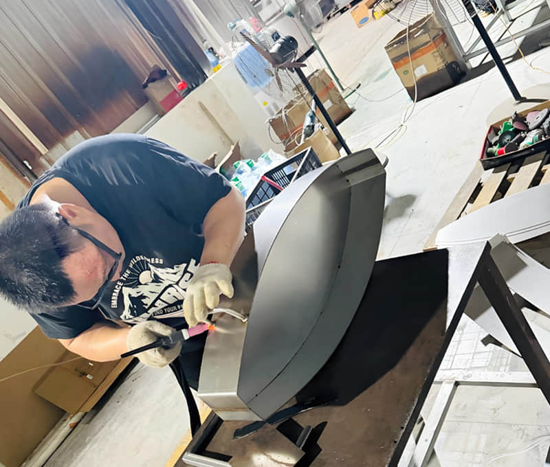 Welded stainless steel bathtub