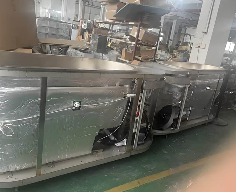 Bathtub semi-finished product warehouse display.