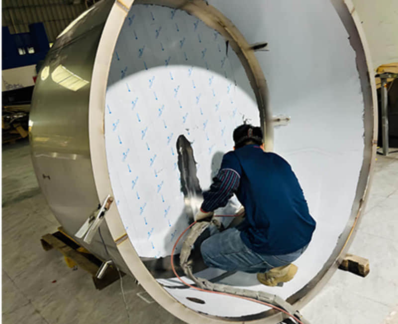 Welded stainless steel bathtub