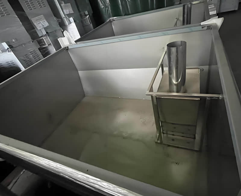 Display of semi-finished workpieces for stainless steel bathtubs.