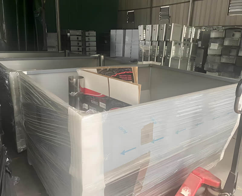 Display of semi-finished workpieces for stainless steel bathtubs.