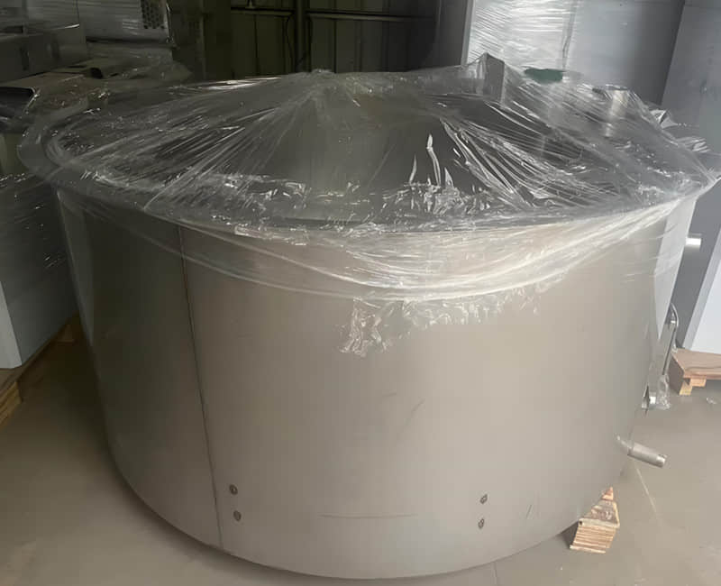 Display of semi-finished workpieces for stainless steel bathtubs.