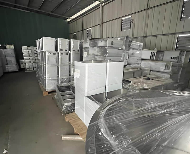 Display of semi-finished workpieces for stainless steel bathtubs.