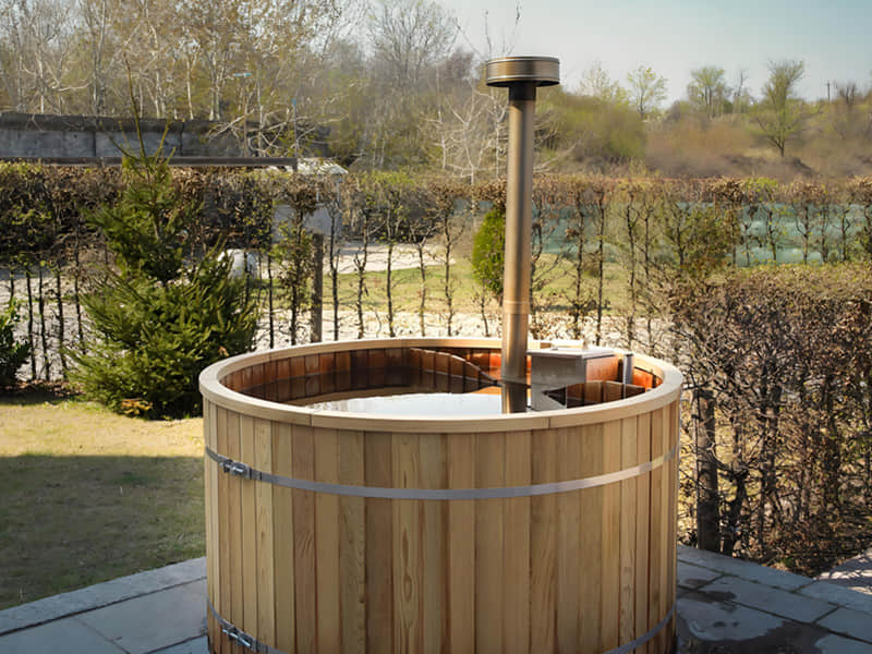 The wonderful effect of the outdoor jacuzzi pool