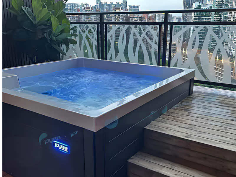 The garden outdoor jacuzzi is both practical and high-value